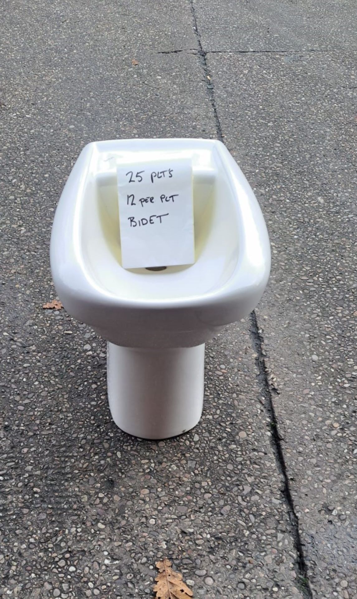 JOBLOT OF 24 X WHITE BIDETS - SEE DESCRIPTION FOR BREAKDOWN