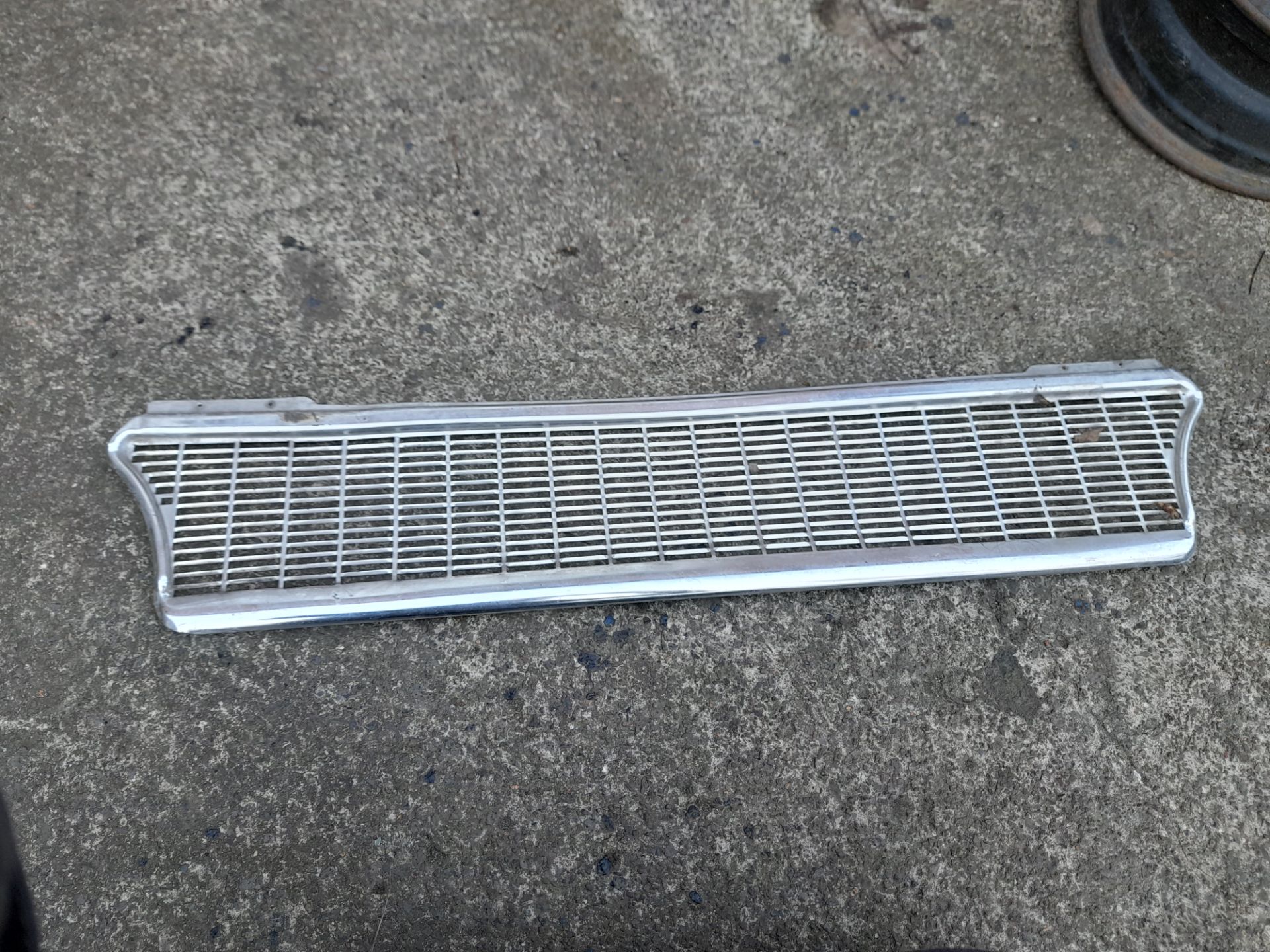 JOBLOT OF CLASSIC FORD CAR FRONT GRILLS - Image 4 of 12