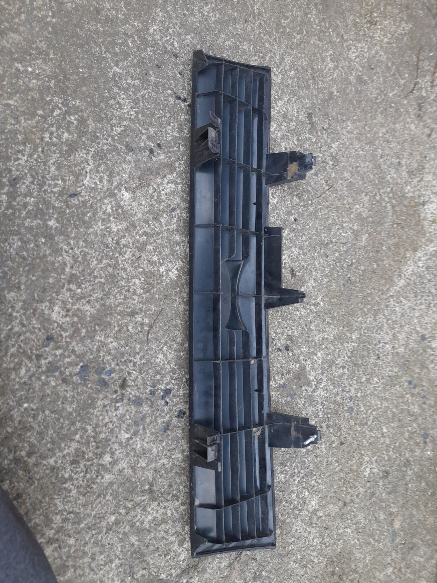 JOBLOT OF CLASSIC FORD CAR FRONT GRILLS - Image 6 of 12