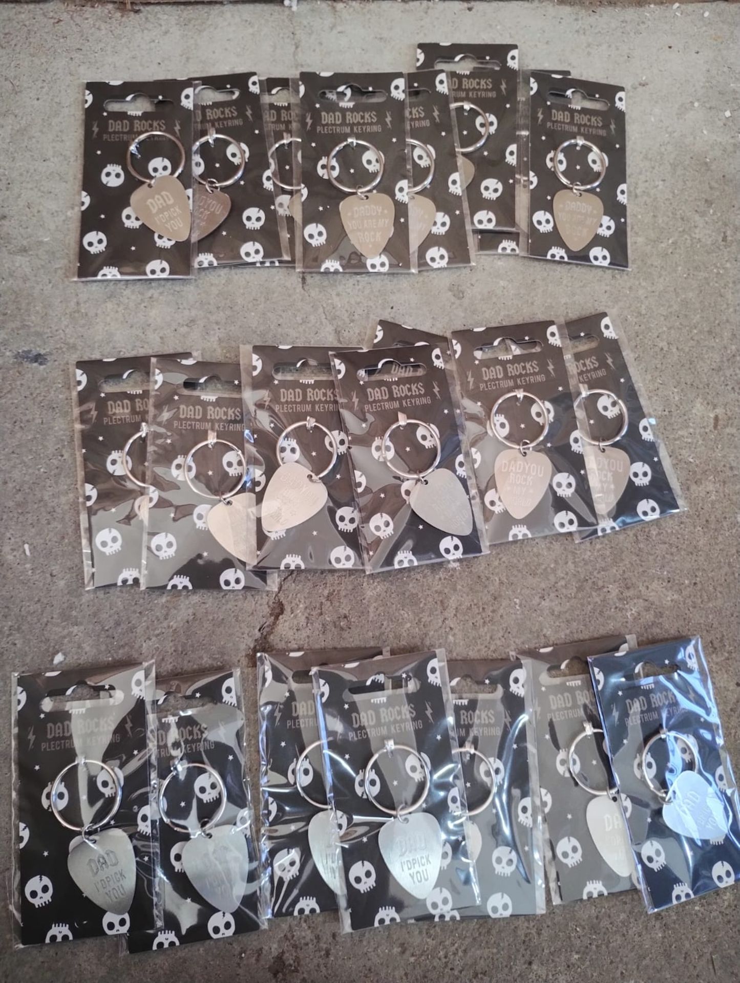 DAD ROCKS PLECTRUM KEYRING - 3 DESIGNS - BRAND NEW IN ORIGINAL PACKAGING - JOBLOT OF X22 - Image 3 of 4