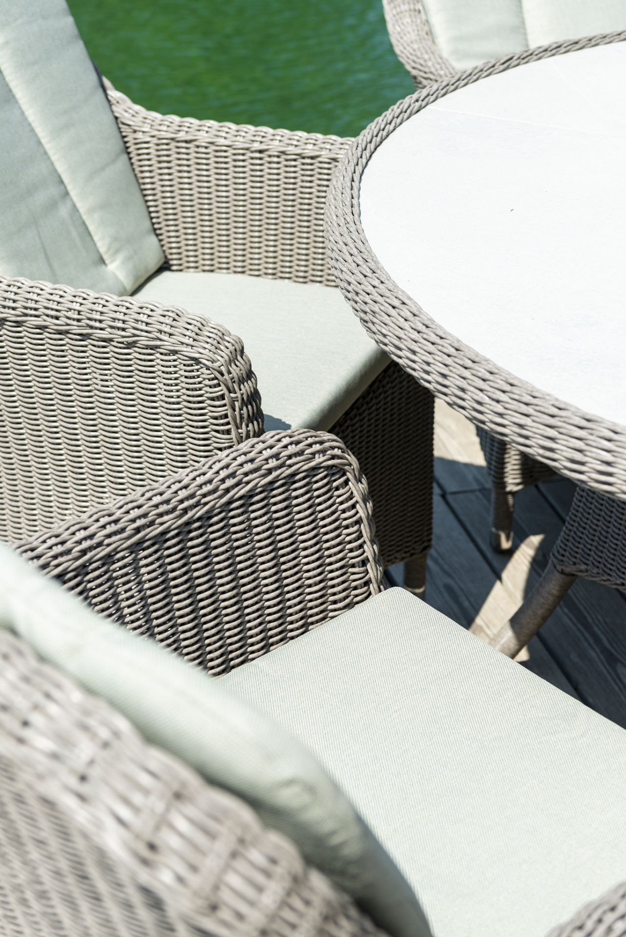 ALEXANDER ROSE HAZELMERE 4 SEATER DINING SET LUXURY RATTAN GARDEN FURNITURE RRP £1650 - Image 2 of 5