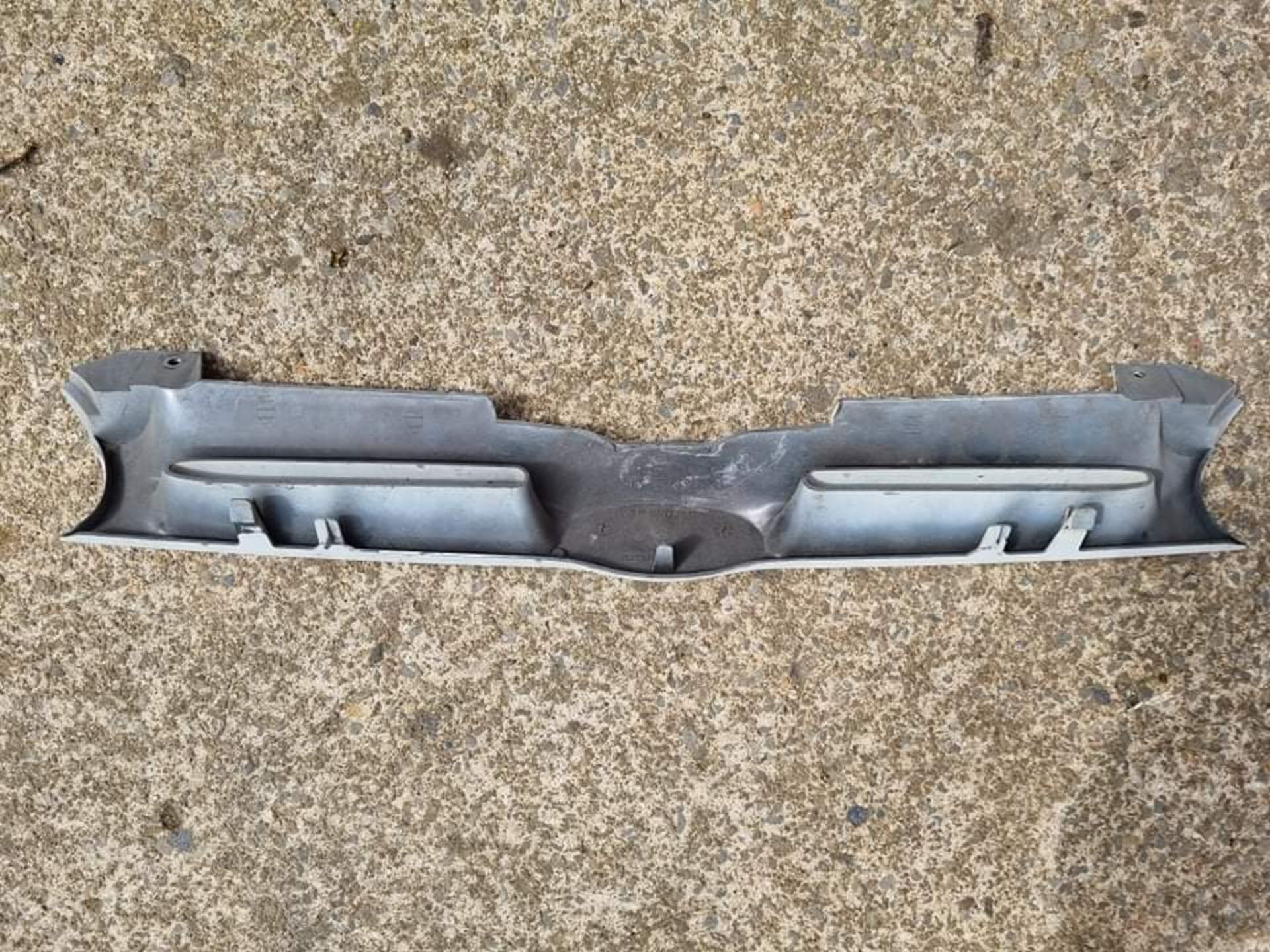 JOBLOT OF CLASSIC FORD CAR FRONT GRILLS - Image 10 of 12