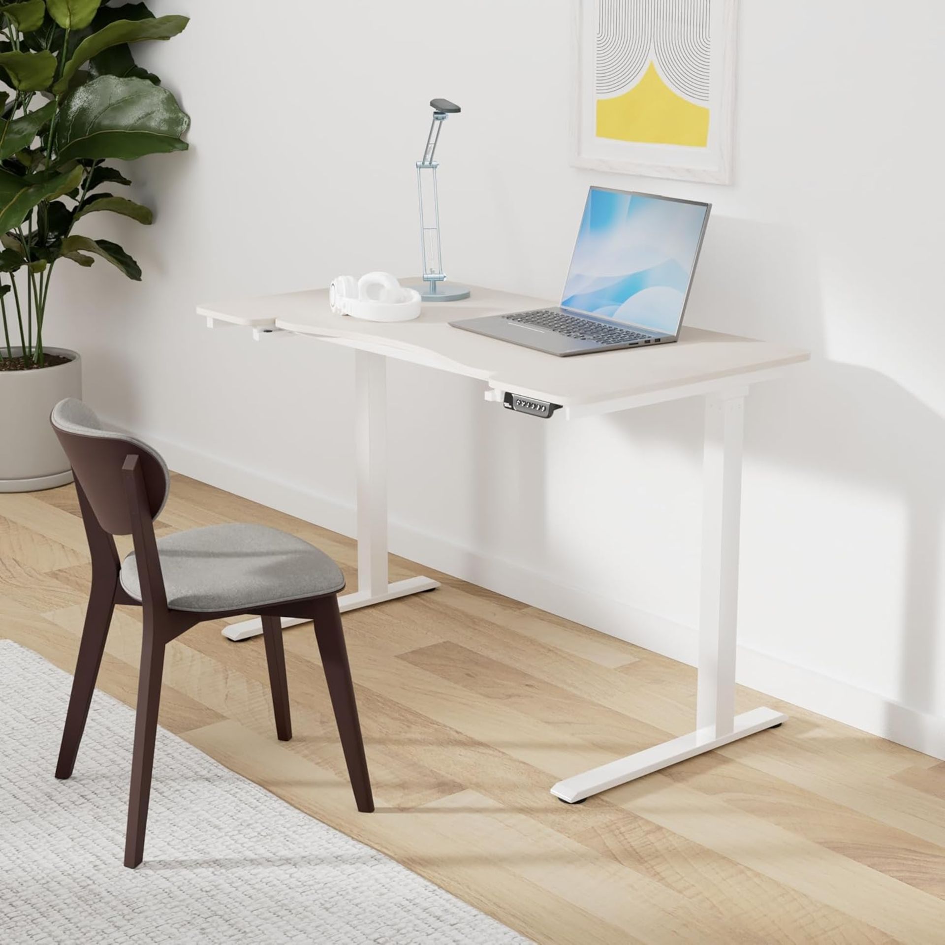 BRAND NEW ELECTRIC HEIGHT ADJUSTABLE SIT/ STAND DESK IN LIGHT WOOD X 16 PCS - Image 5 of 7