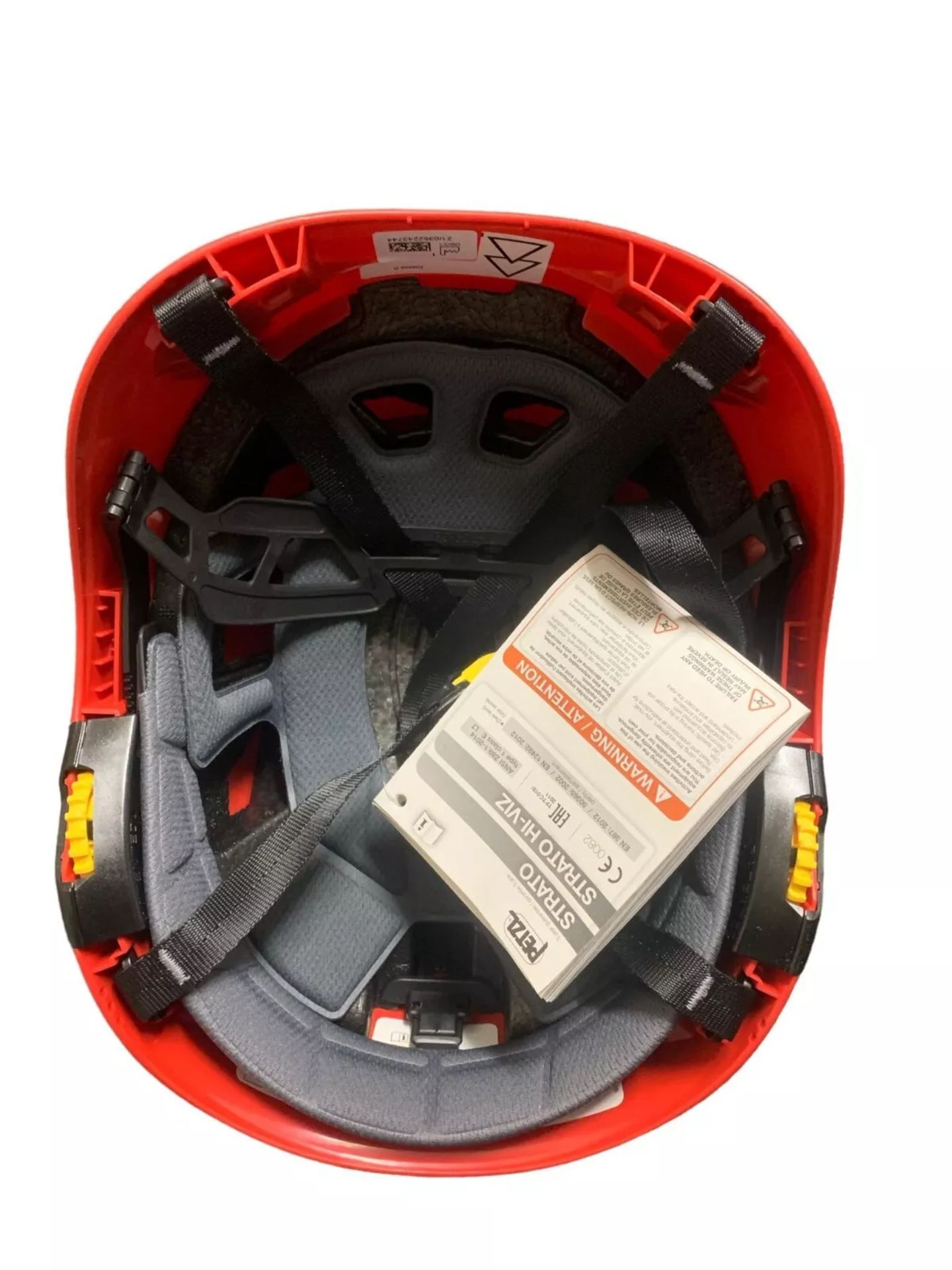 BRAND NEW PETZL STRATO HELMET - Image 2 of 3