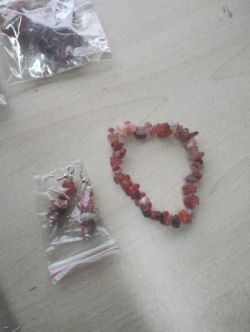 CARNELIAN CRYSTAL CHIP BRACELET AND EARRING SET JOBLOT OF 19 - BRAND NEW