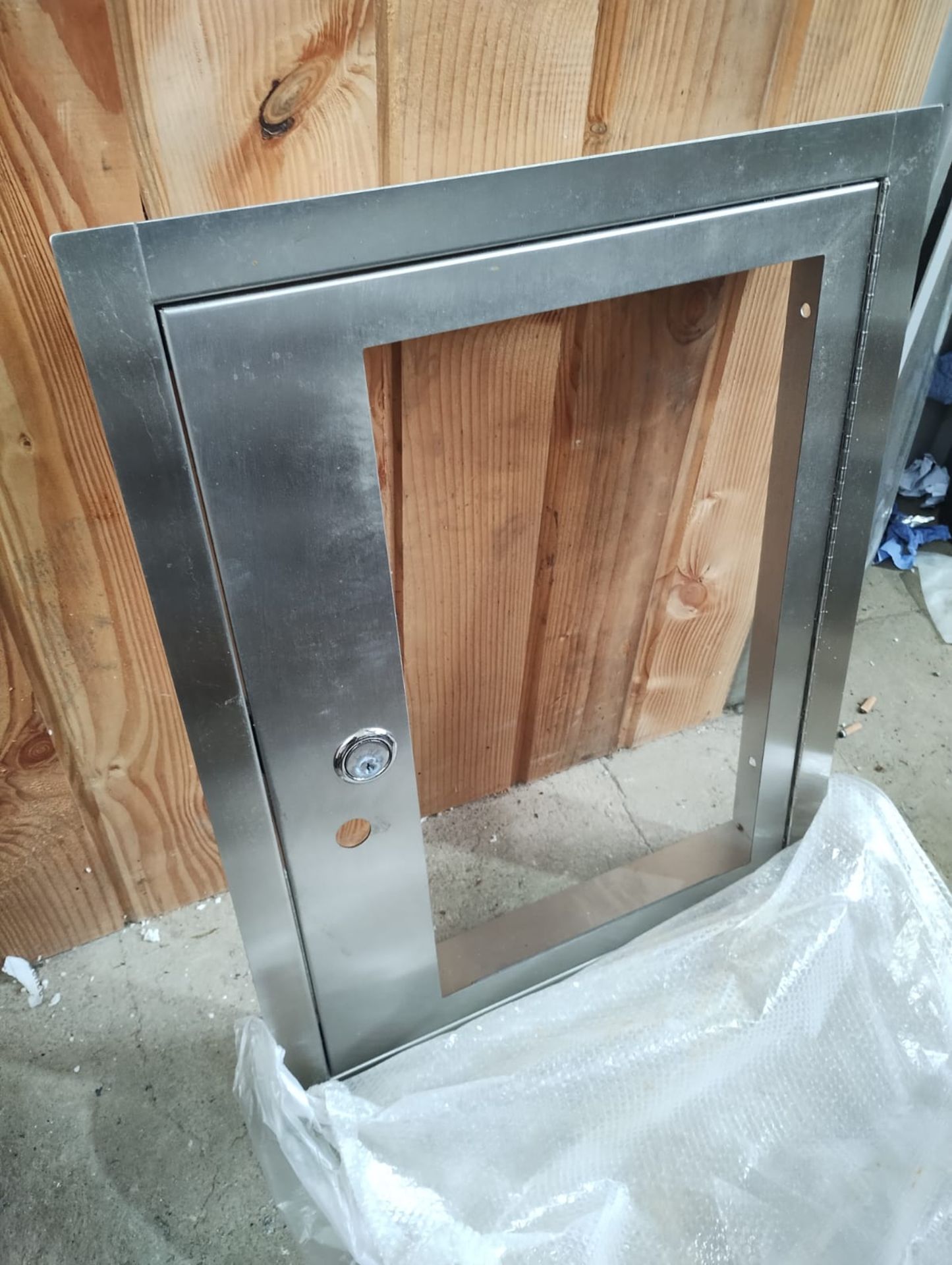 HYDROTECH - DRY RISER INLET VERTICAL CABINET - LOCKABLE - STAINLESS STEEL - NO GLASS - NEW - Image 7 of 7