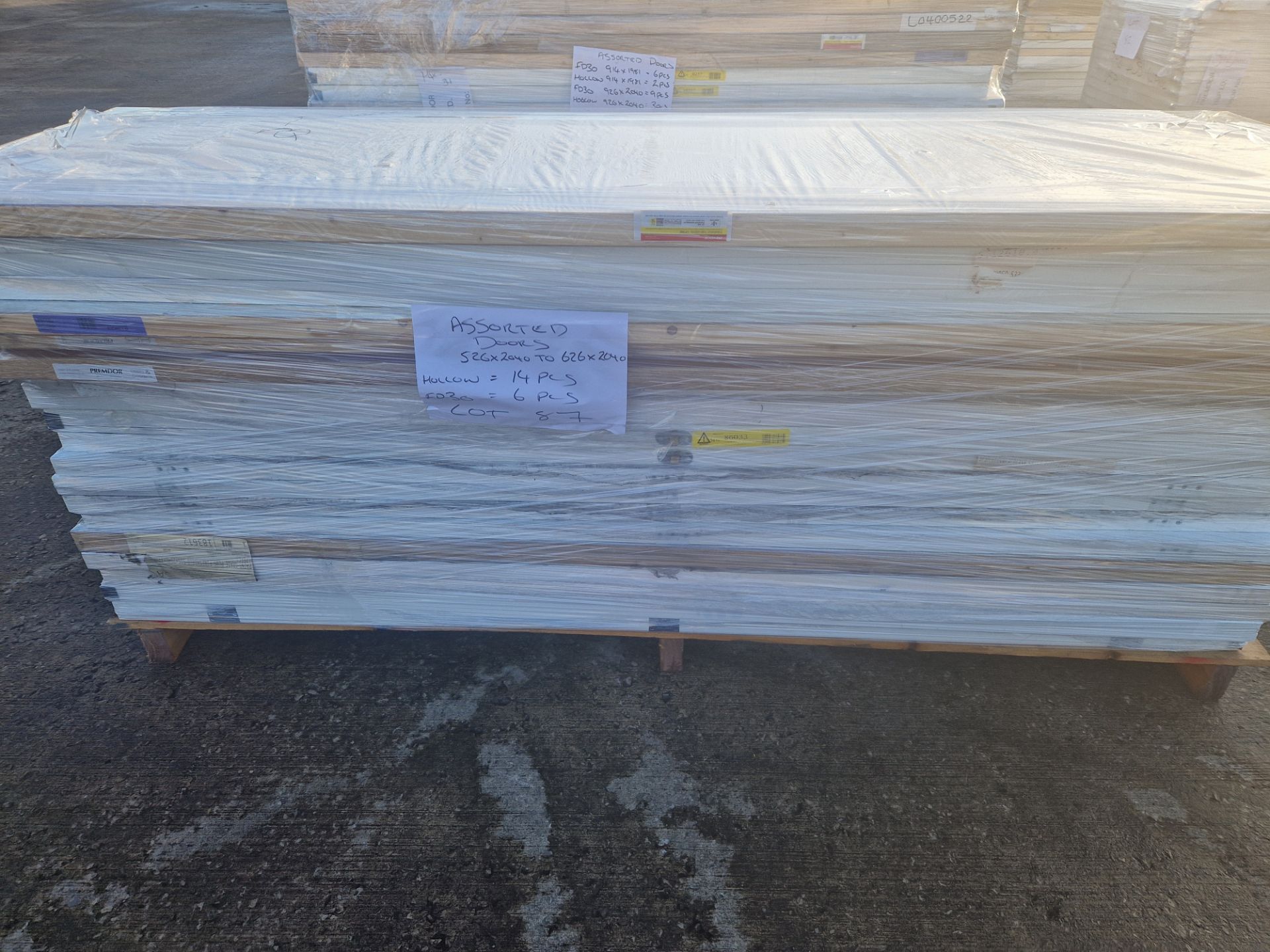 60 X BRAND NEW MIXED INTERNAL DOORS - PICKED AT RANDOM - Image 5 of 7