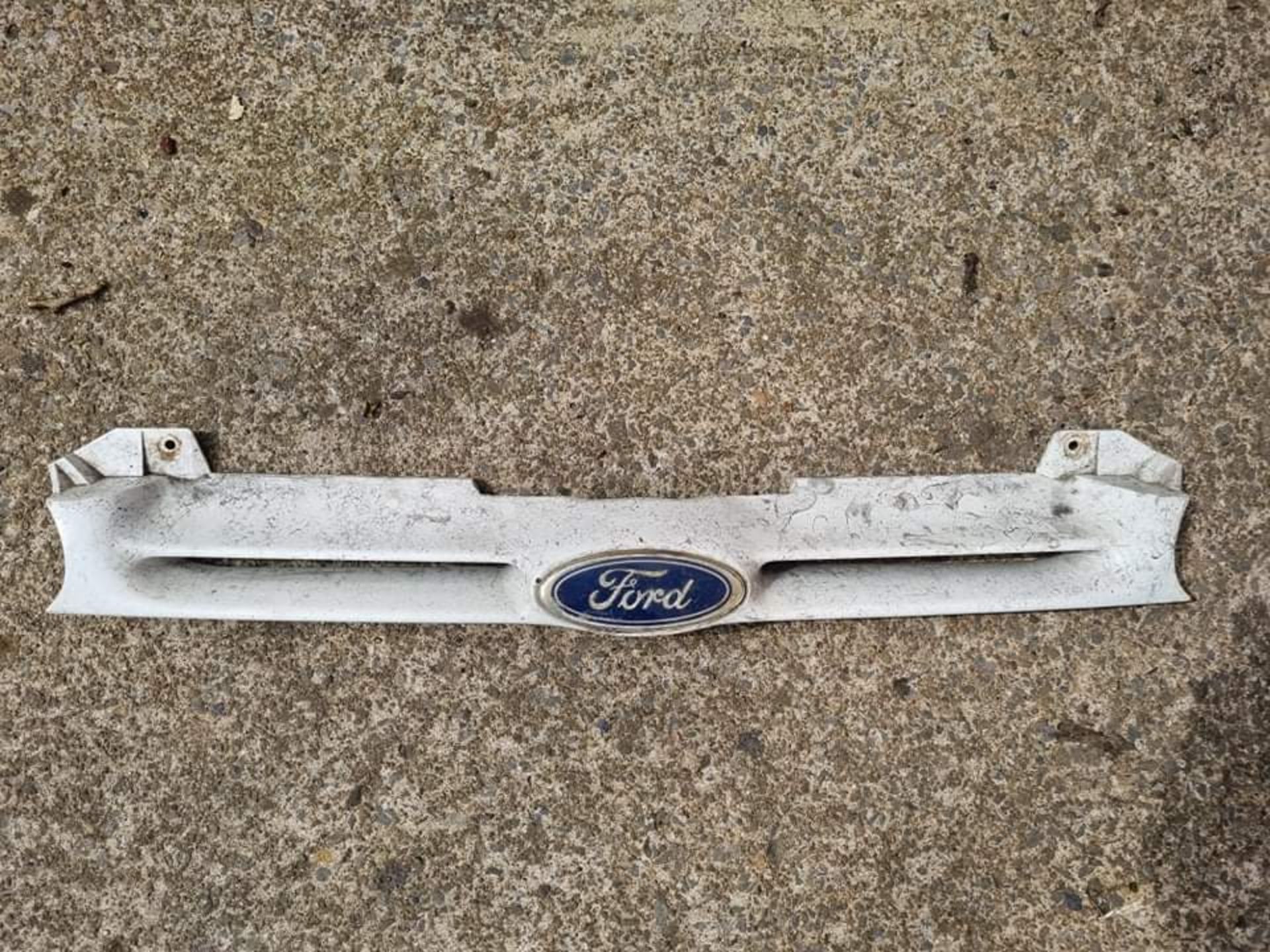 JOBLOT OF CLASSIC FORD CAR FRONT GRILLS - Image 9 of 12