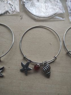 SHELL + GEMSTONE SS ADJUSTABLE BANGLES - NEW IN ORIGINAL PACKAGING - JOBLOT OF 25