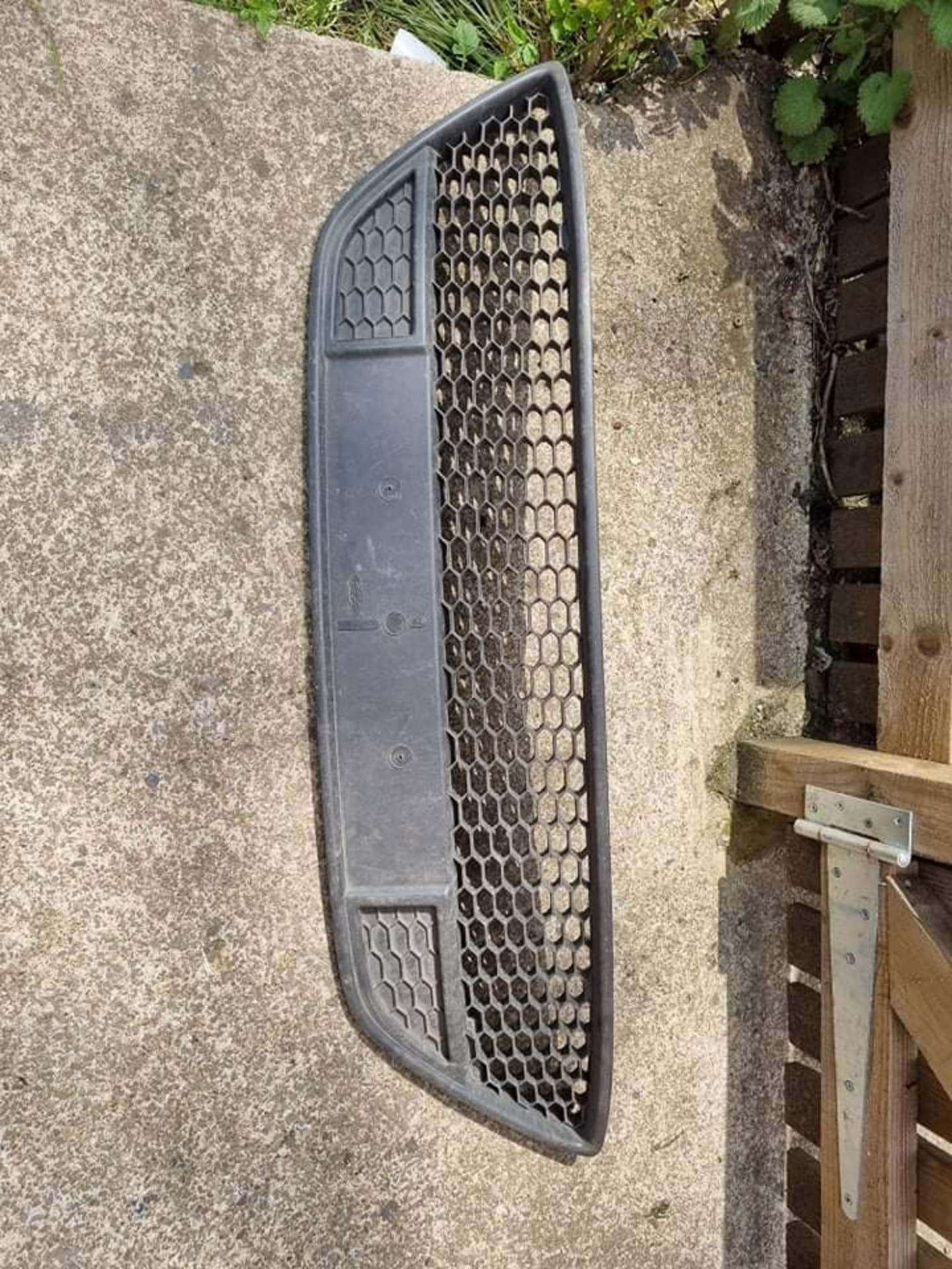 JOBLOT OF CLASSIC FORD CAR FRONT GRILLS - Image 12 of 12