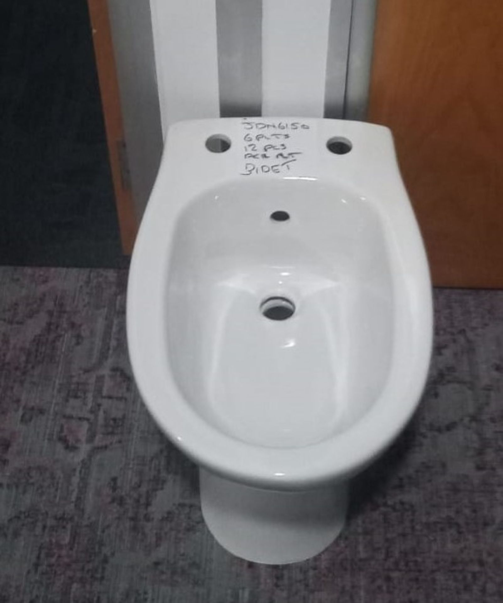BIDET WHITE - SEE DESCRIPTION FOR BREAKDOWN