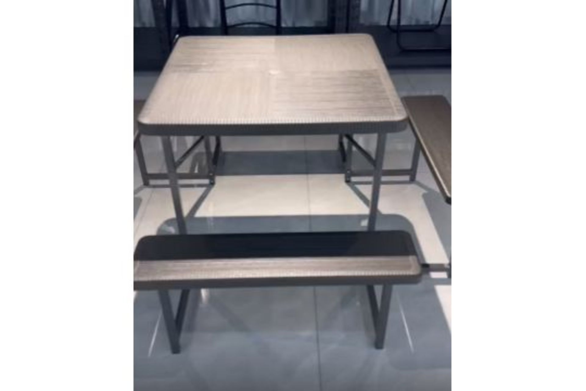 NEW AND BOXED VIVOFUORI 34" SQUARE PICNIC TABLE SET. L86*W86*H74CM (TABLE)
