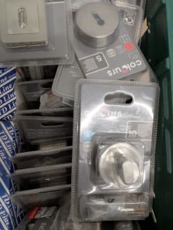 JOBLOT X 2 CRATES NUMBER 13 RESELLER CARBOOT MARKET