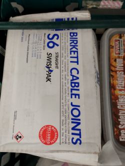 JOBLOT X 2 CRATES NUMBER 29 RESELLER CARBOOT MARKET