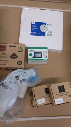 JOBLOT X 2 CRATES NUMBER 2 RESELLER CARBOOT MARKET