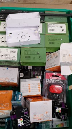 JOBLOT X 2 CRATES NUMBER 6 RESELLER CARBOOT MARKET