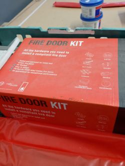 JOBLOT X 2 CRATES NUMBER 24 RESELLER CARBOOT MARKET