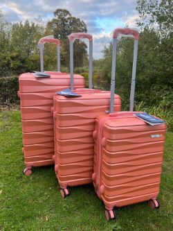 BULK LOT X5 ROSE GOLD 3 PIECE LUGGAGE SETS – LIGHTWEIGHT 360° SPINNER SUITCASES – BRAND NEW