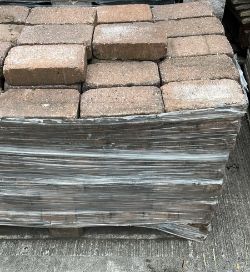 PALLET - APPROX 234 PCS PAVING STONE