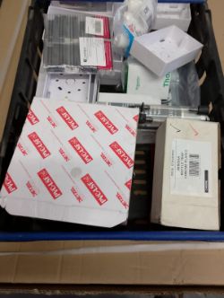 JOBLOT X 2 CRATES NUMBER 8 RESELLER CARBOOT MARKET