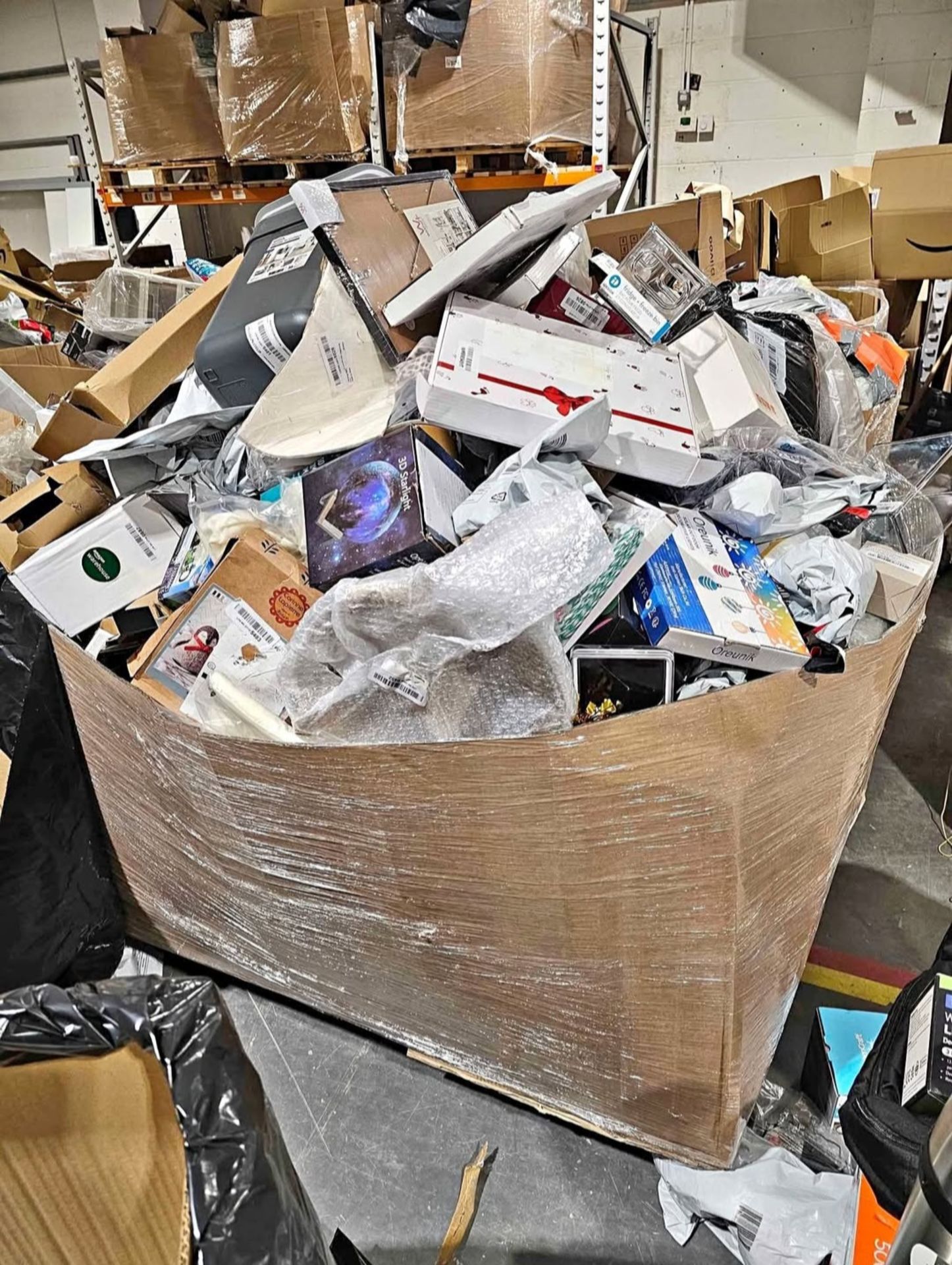 NO VAT - XL ½ PALLET SIZE TRADERS MYSTERY BOX - FULL OF BRAND NEW STOCK - Image 9 of 11