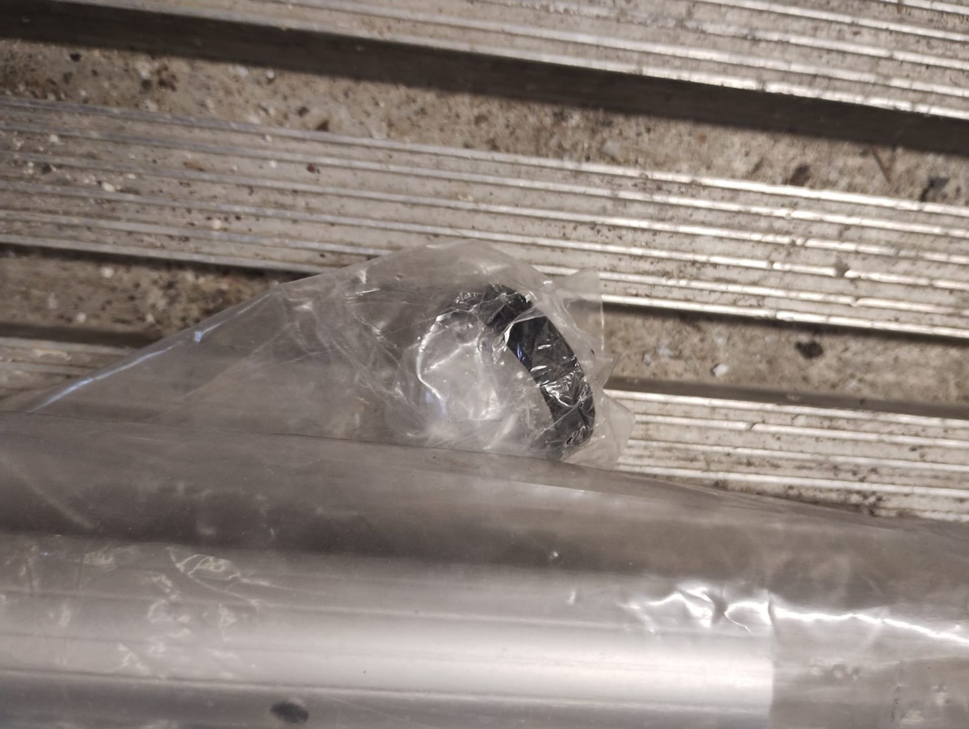 JOBLOT OF 3 - SWIMMING POOL ROUND ALUMINUM TELESCOPIC POLES - 2650MM LONG - BRAND NEW IN - Image 2 of 6