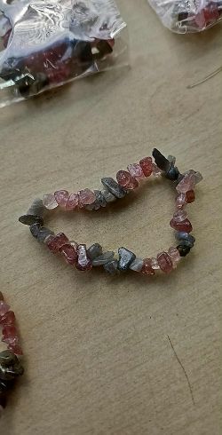 LABRODCEITE + STRAWBERRY QUARTZ CRYSTAL CHIP BRACELET JOB LOT OF 12 - BRAND NEW