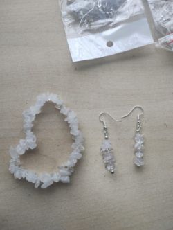 CLEAR QUARTZ CRYSTAL CHIP BRACELET AND EARRING SET JOBLOT OF 23 - BRAND NEW