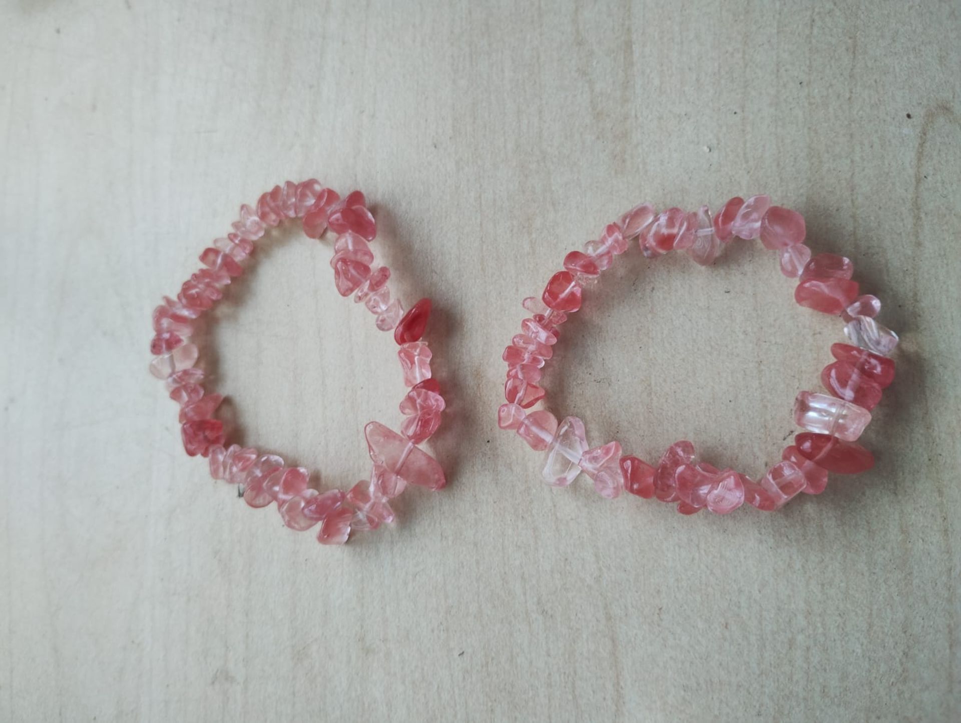 CHERRY QUARTZ CHRYSTAL CHIP BRACELETS - NEW IN ORIGINAL PACKAGING - JOBLOT OF 37 - Image 3 of 3