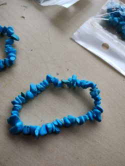 BLUE HOWLITE CRYSTAL CHIP BRACELET JOBLOT OF 17 - BRAND NEW