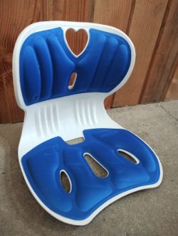 PLASTIC PADDED UNIVERSAL KIDS SEAT , FLEXIBLE, ADJUSTABLE, - PERFECT FOR PROJECT - NEW