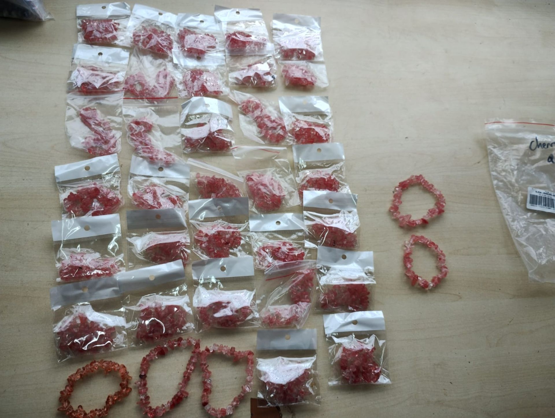 CHERRY QUARTZ CHRYSTAL CHIP BRACELETS - NEW IN ORIGINAL PACKAGING - JOBLOT OF 37 - Image 2 of 3