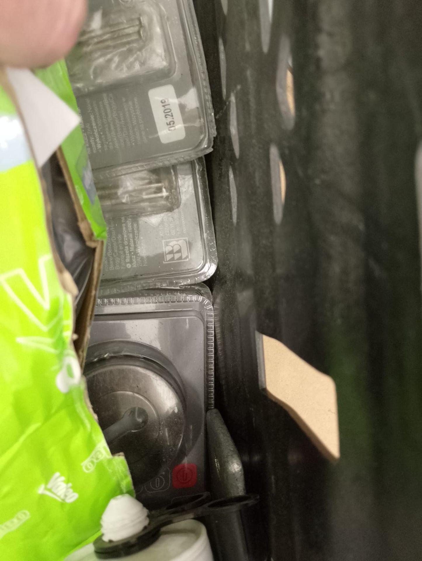 JOBLOT X 2 CRATES NUMBER 15 RESELLER CARBOOT MARKET - Image 12 of 12