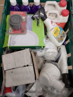 JOBLOT X 2 CRATES NUMBER 32 RESELLER CARBOOT MARKET