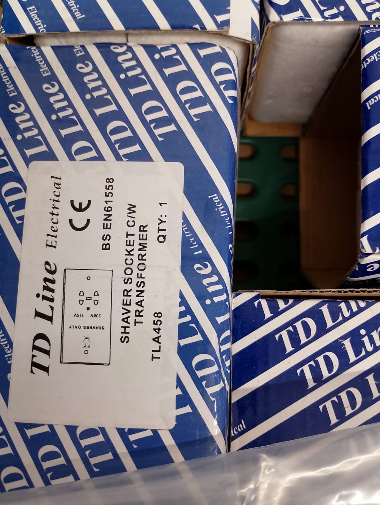 JOBLOT X 2 CRATES NUMBER 15 RESELLER CARBOOT MARKET - Image 5 of 12