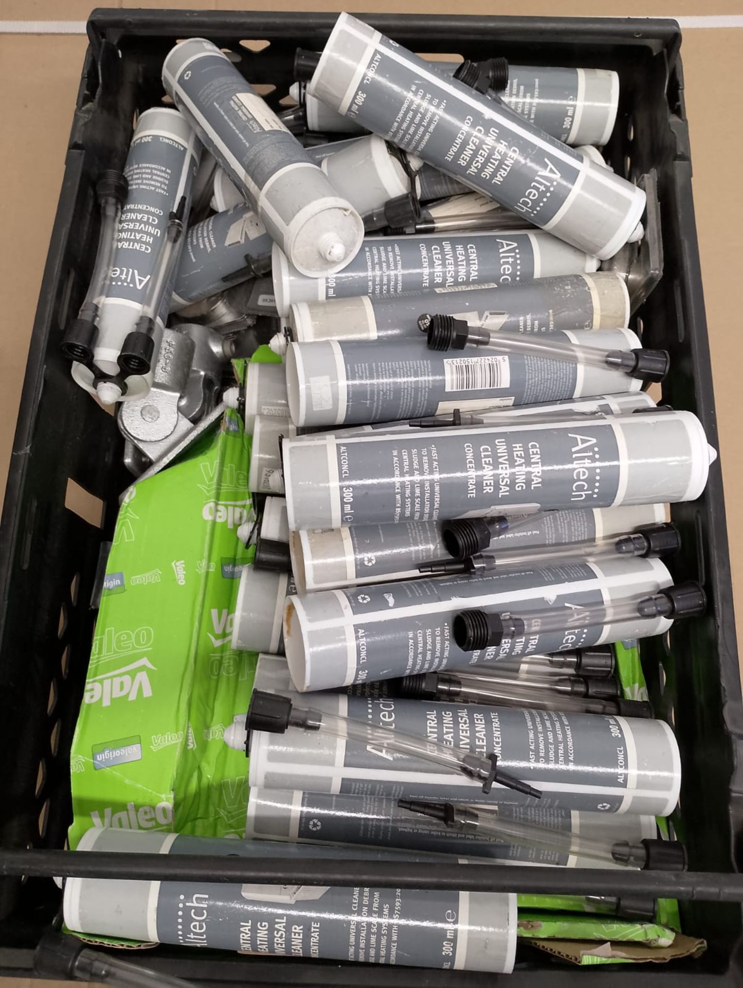 JOBLOT X 2 CRATES NUMBER 15 RESELLER CARBOOT MARKET - Image 9 of 12
