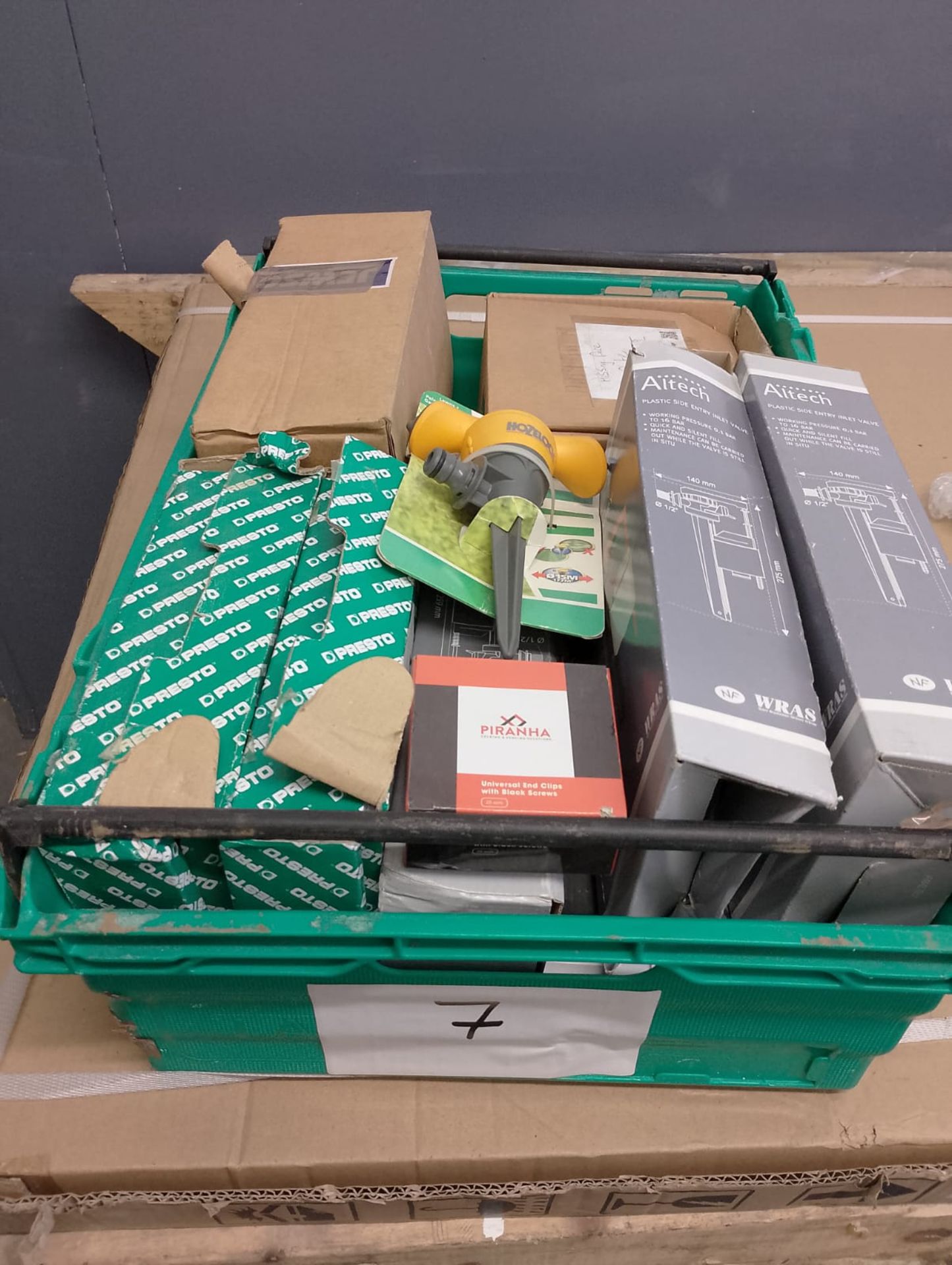 JOBLOT X 2 CRATES NUMBER 7 RESELLER CARBOOT MARKET - Image 7 of 9