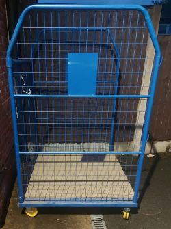 LARGE HEAVY DUTY COMMERCIAL TROLLY BLUE METAL FRAME USED W 116.84 CM HIGH 127CM