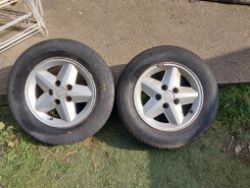 PALLET OF CLASSIC CAR PARTS TO INCLUDE TRIUMPH FORD JAGUAR CLASSIC VAUXHALL CARLTON ECT