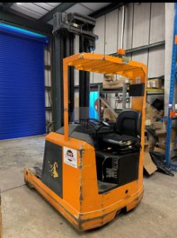 KOMATSU STACKER WARHOUSE FORKLIFT ELECTRIC WITH CHARGER (WORKING ORDER)