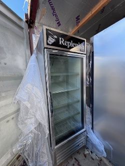 TRUE GDM-23-HC-TSL01 UPRIGHT GLASS DOOR STAINLESS STEEL BOTTLE DRINK FRIDG