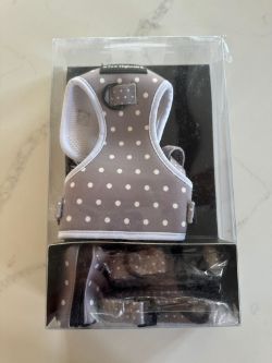 JOBLOT OF 115 X SETS OF BRAND NEW DOG LEADS, HARNESS, COLOUR AND POOP BAG HOLDER