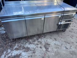 FOSTER G2 COUNTER 3 DOOR FRIDGE CATERING EQUIPMENT TRADE EXPORT