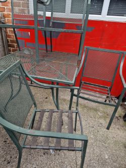 GARDENS TABLE AND 4 CHAIRS SET