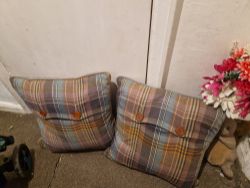 PALLET OF SOFT FURNISHINGS AND LIGHTING