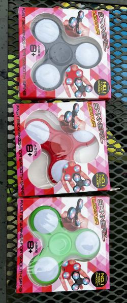 TOYS POCKET MONEY JOBLOT 60X ITEMS DISNEY PIXEL KEYRINGS SPINNERS KIDS TOOTH BRUSHES KIDS HAIR