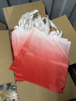 BOX OF 200 RED OMBRE POLYESTER TOTE BAGS