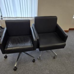 2 X BOSS HIGH-END RECEPTION CHAIRS – USED – RRP £399 EACH