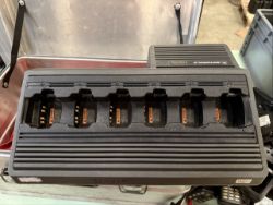 1X 6-WAY MOTOROLA MULTI CHARGER