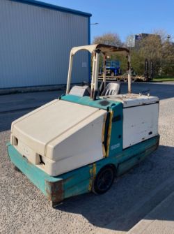 TENNANT 355 YARD / ROAD SWEEPER
